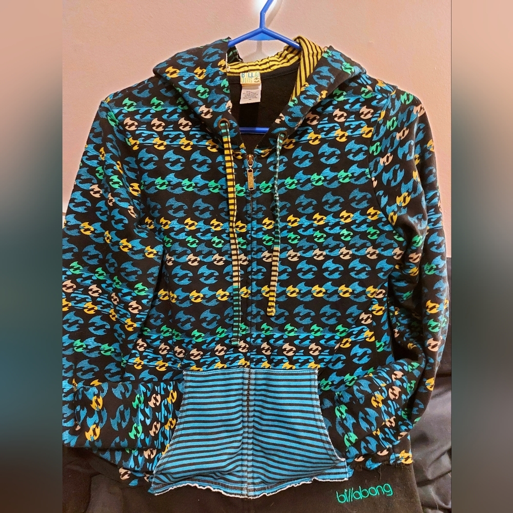 Vintage 2006 billabong sweater (discontinued style) 2/$45 Or 3/$60